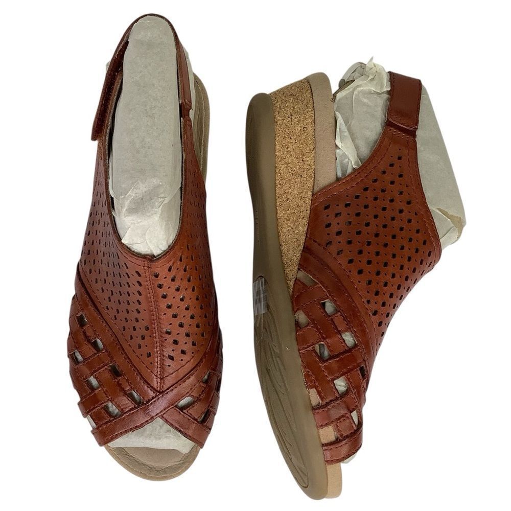 New! Earth Pisa Galli Terracotta Red Leather Round Toe Laser Cut Sandals Sz 8M